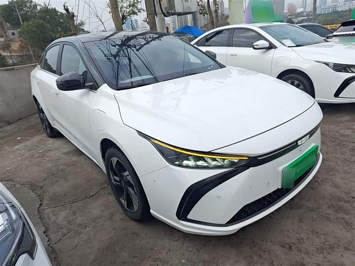 Фото 4 - Geely Geometry G6