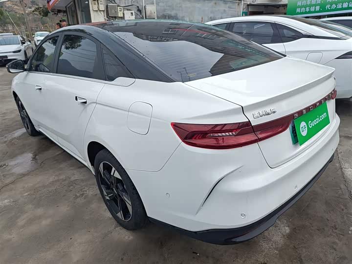 Фото 5 - Geely Geometry G6