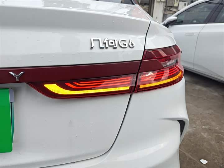 Фото 8 - Geely Geometry G6