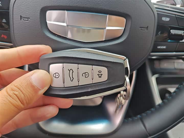 Фото 9 - Geely Geometry G6