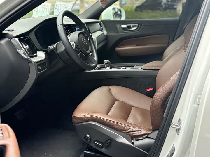 Фото 4 - Volvo XC60