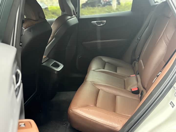 Фото 5 - Volvo XC60