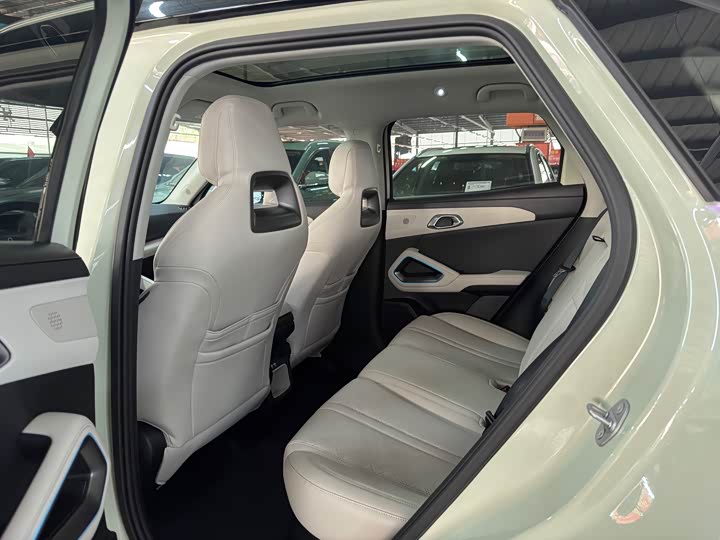 Фото 8 - BYD Yuan Up