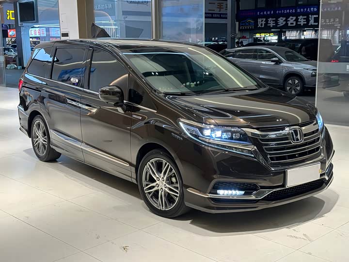 Фото 3 - Honda Elysion