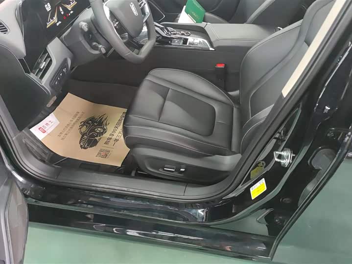 Фото 9 - Bestune B70