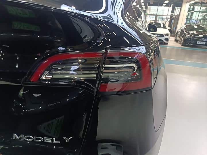 Фото 8 - Tesla Model Y