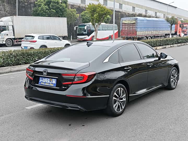 Фото 8 - Honda Accord