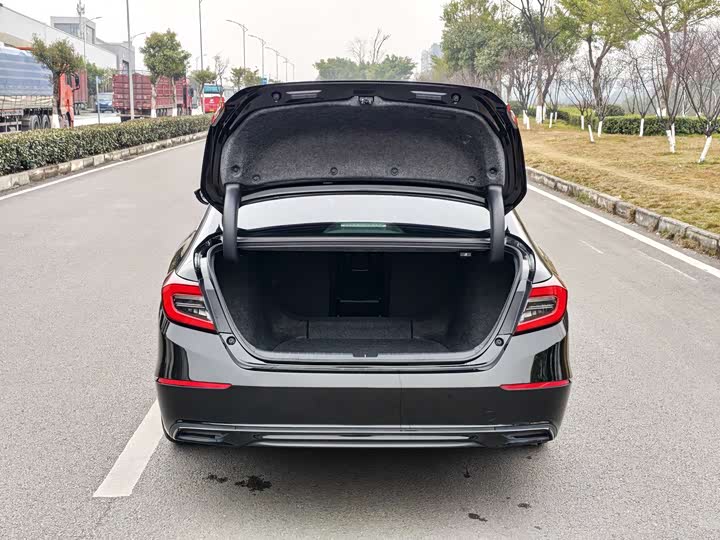 Фото 9 - Honda Accord