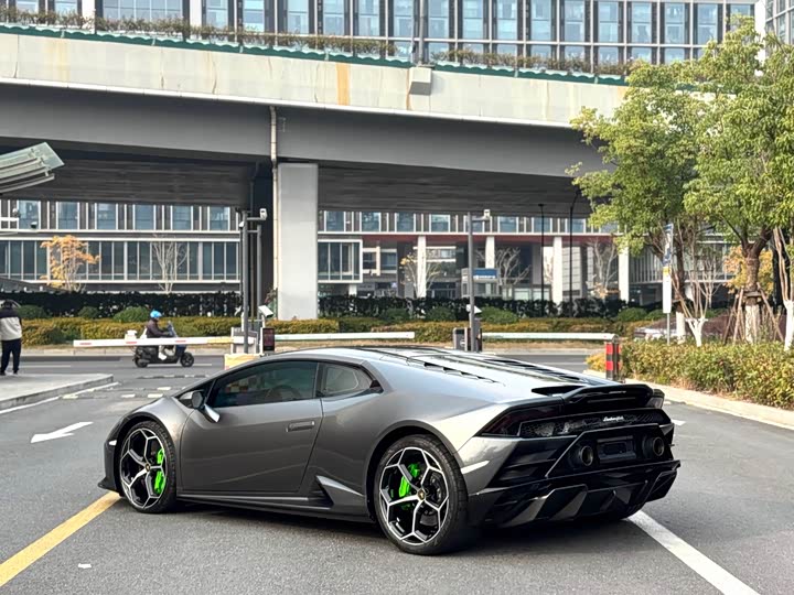 Фото 7 - Lamborghini Huracán
