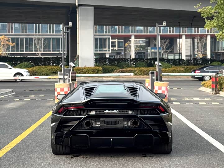 Фото 8 - Lamborghini Huracán