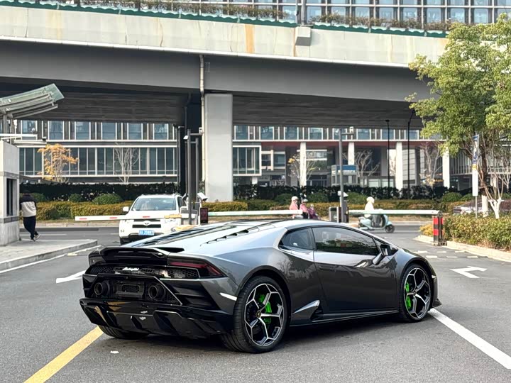Фото 9 - Lamborghini Huracán