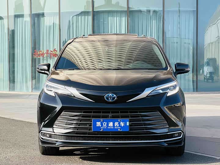 Фото 2 - Toyota Sienna