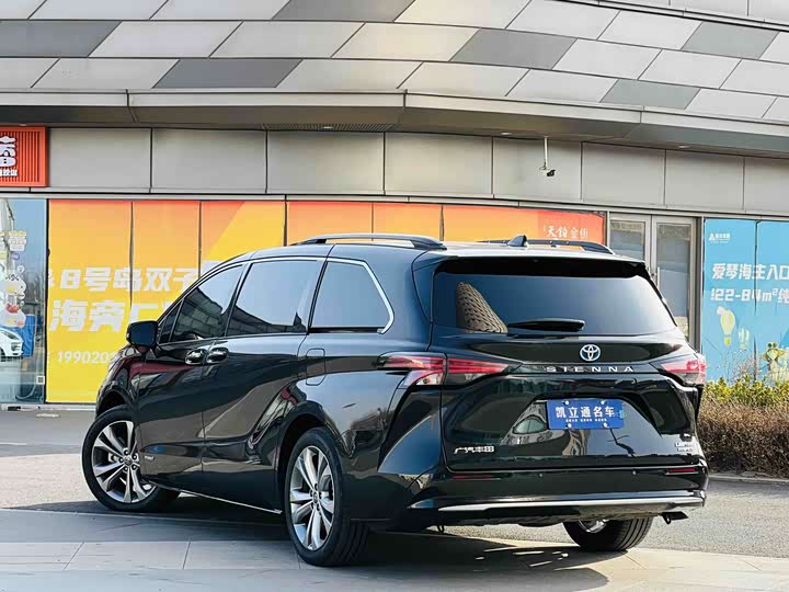 Фото 4 - Toyota Sienna