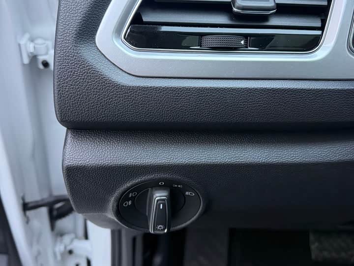 Фото 6 - Volkswagen T-Roc