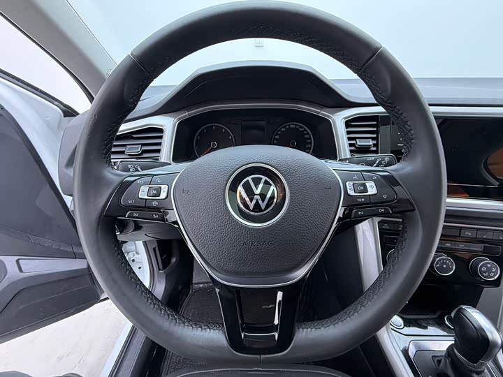 Фото 7 - Volkswagen T-Roc