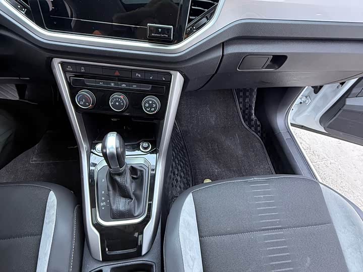 Фото 8 - Volkswagen T-Roc