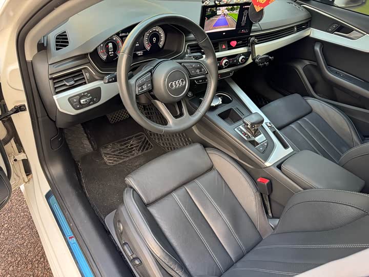 Фото 4 - Audi A4L