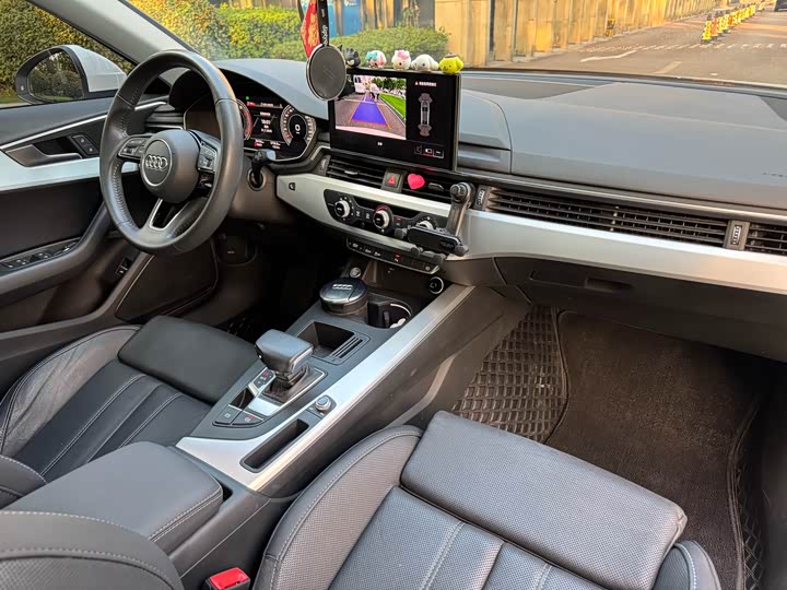 Фото 6 - Audi A4L