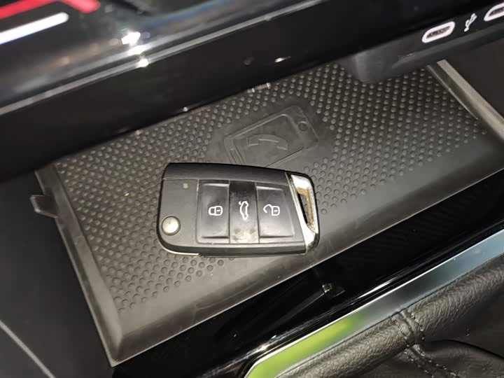 Фото 9 - Volkswagen Sagitar L