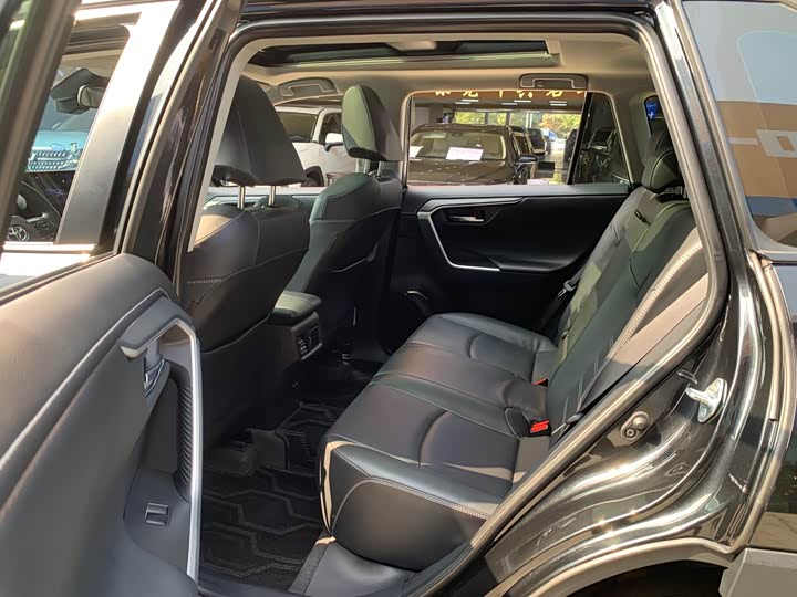 Фото 5 - Toyota RAV4