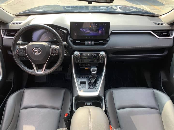 Фото 6 - Toyota RAV4