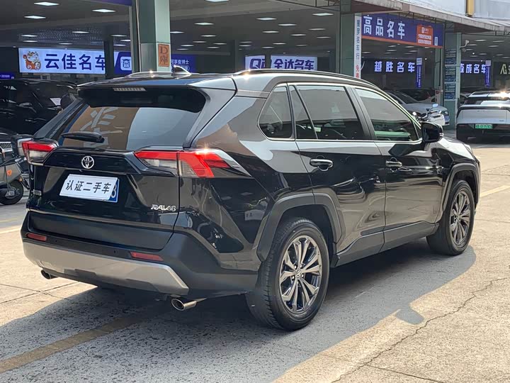 Фото 7 - Toyota RAV4