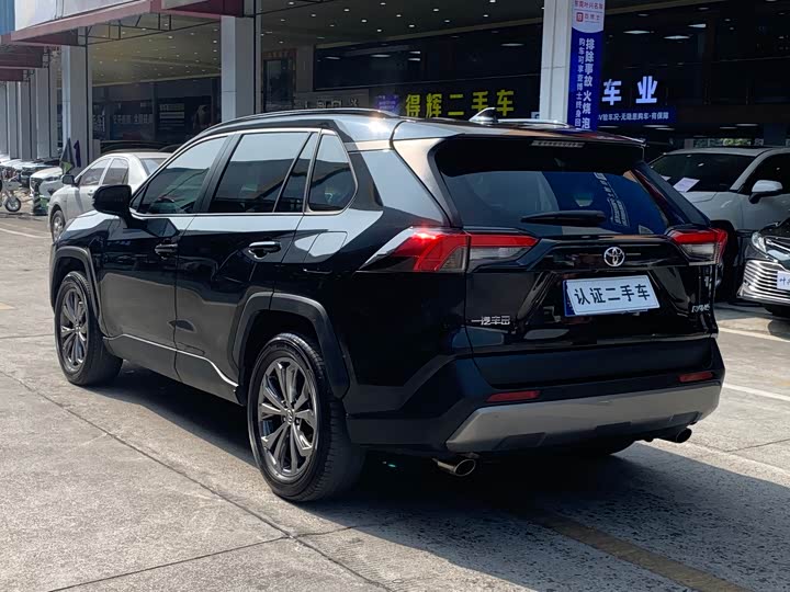 Фото 9 - Toyota RAV4