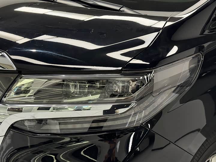 Фото 3 - Toyota Alphard