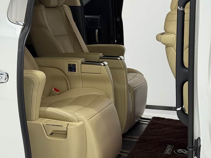 Фото 7 - Toyota Alphard