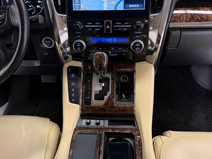 Фото 8 - Toyota Alphard