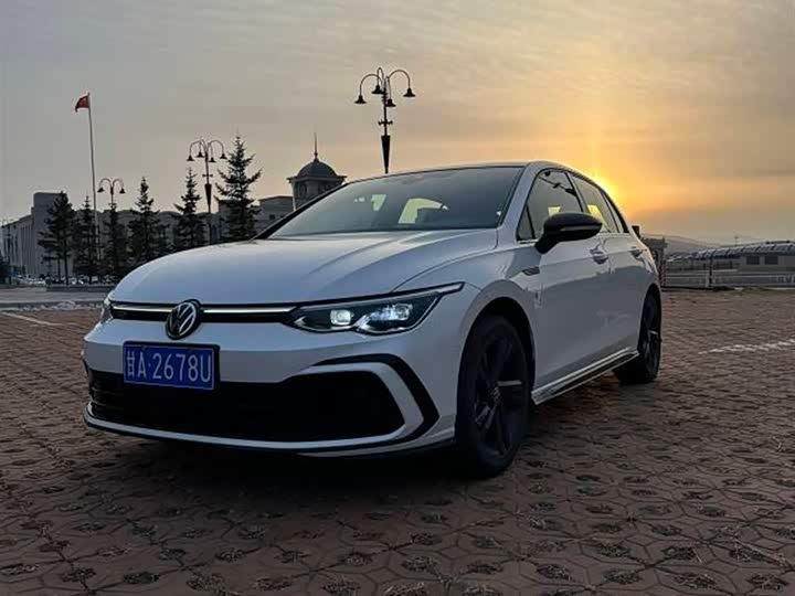 Фото 1 - Volkswagen Golf