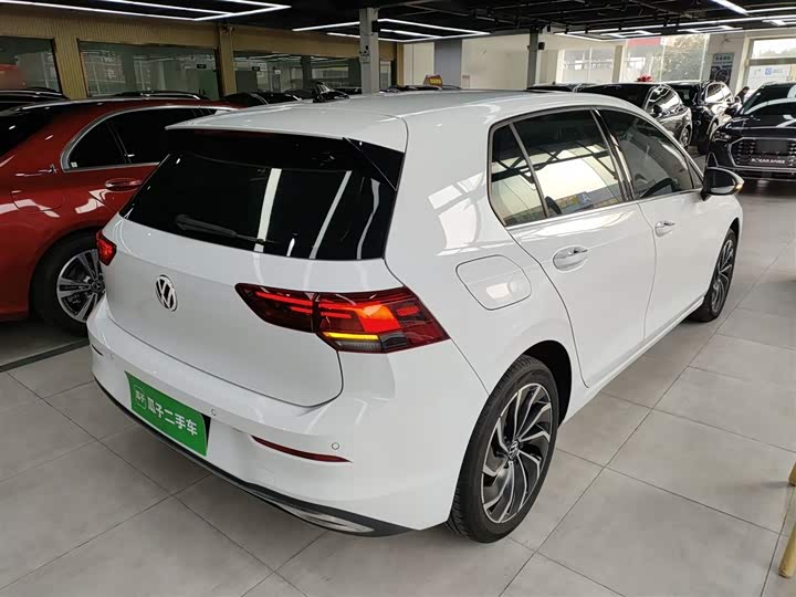 Фото 7 - Volkswagen Golf