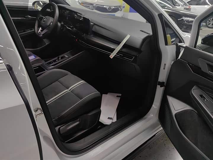 Фото 8 - Volkswagen Golf