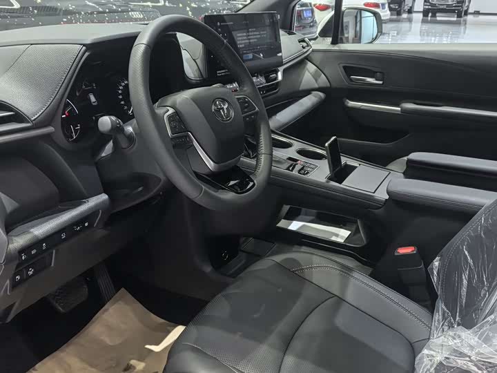 Фото 4 - Toyota Sienna