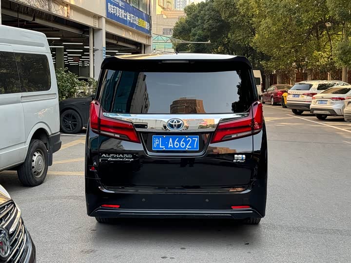 Фото 3 - Toyota Alphard