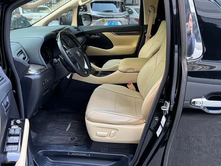 Фото 6 - Toyota Alphard