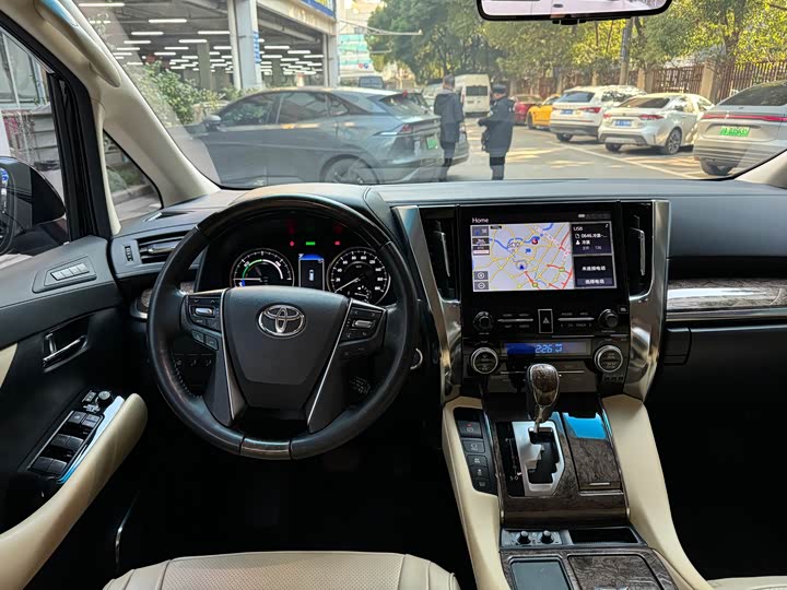 Фото 9 - Toyota Alphard