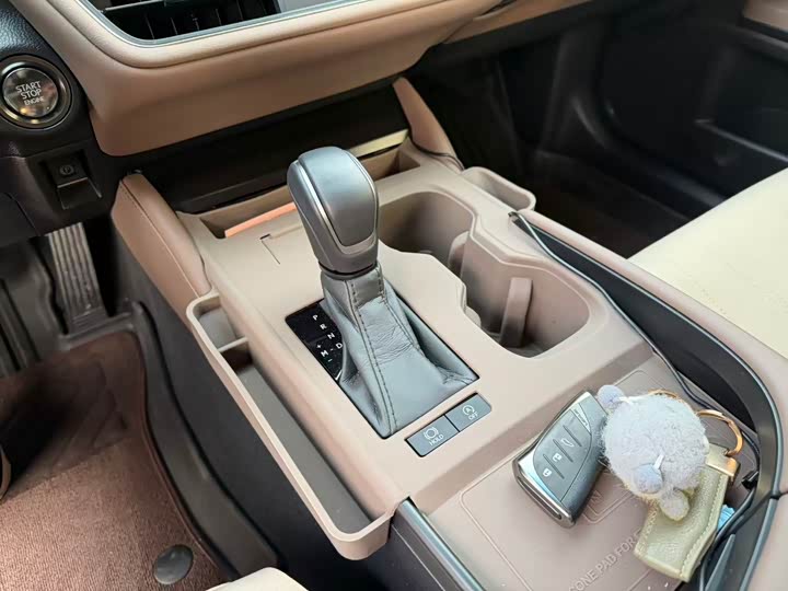 Фото 5 - Lexus ES