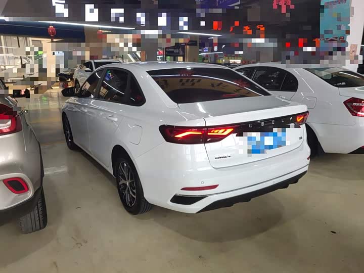 Фото 5 - Geely Emgrand