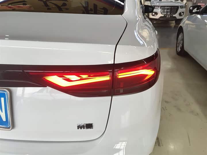 Фото 8 - Geely Emgrand