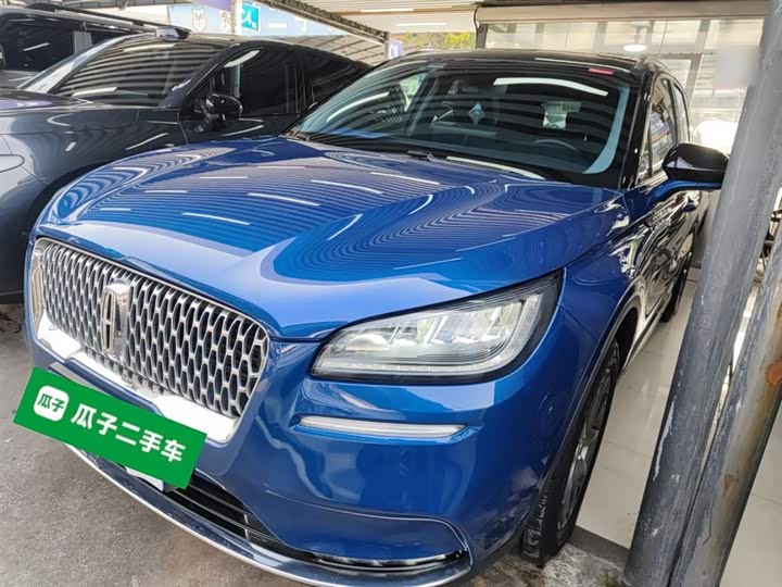 Фото 1 - Lincoln Corsair