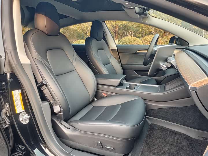 Фото 9 - Tesla Model 3