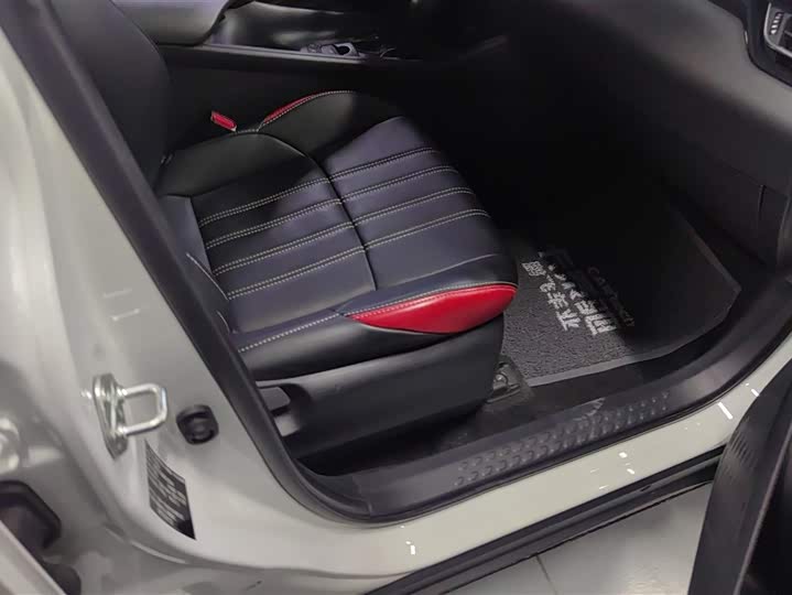 Фото 8 - Toyota Izoa