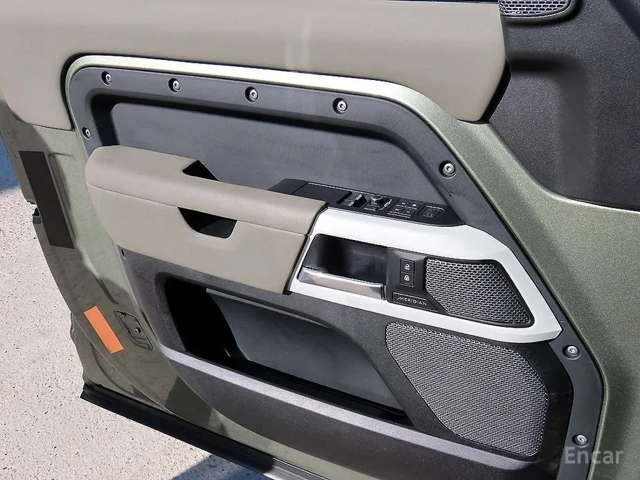 Фото 11 - Land Rover Defender