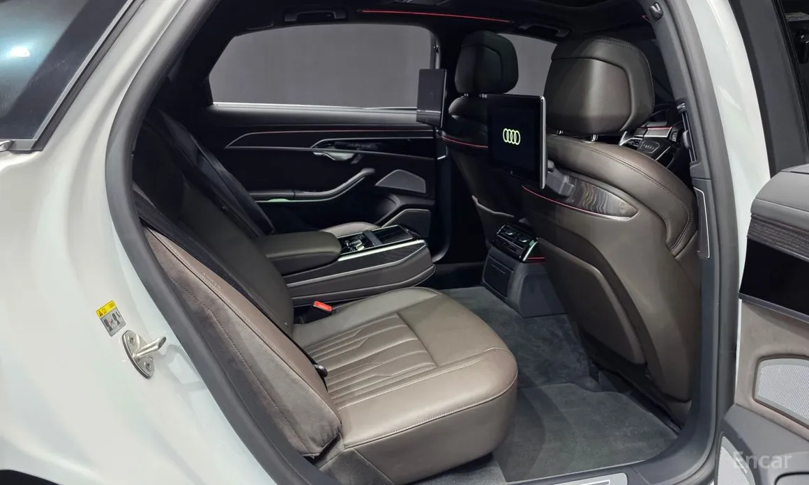 Фото 12 - Audi A8