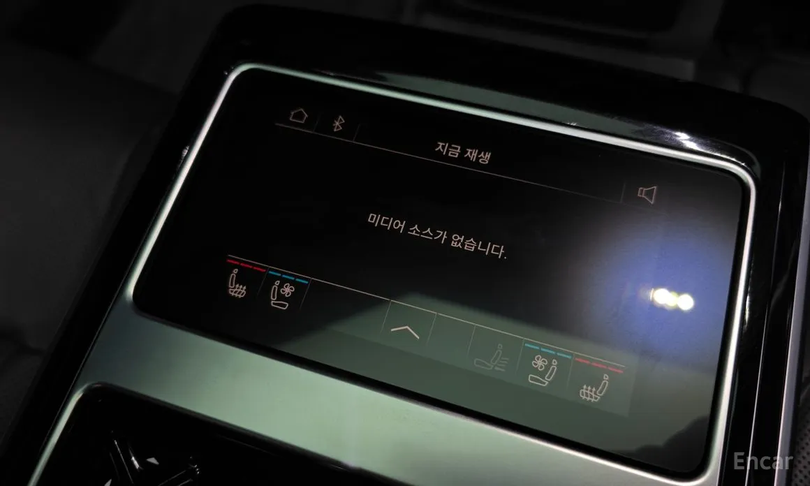 Фото 19 - Audi A8