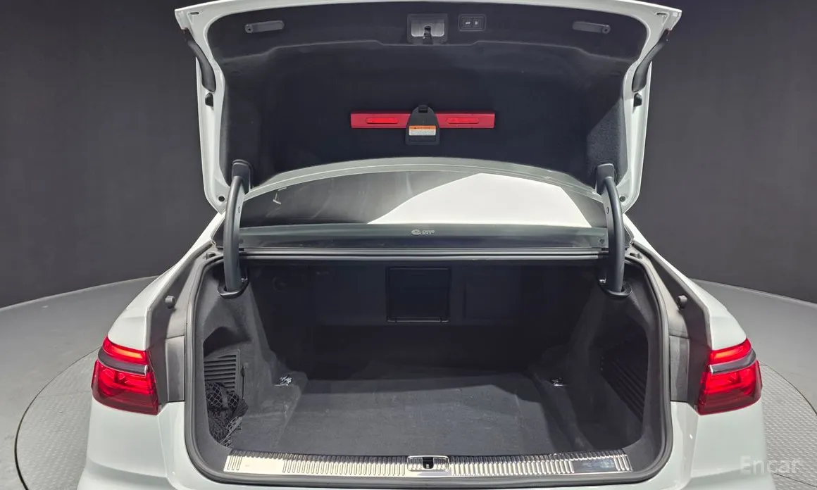 Фото 20 - Audi A8