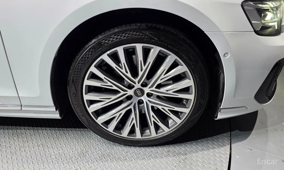 Фото 5 - Audi A8