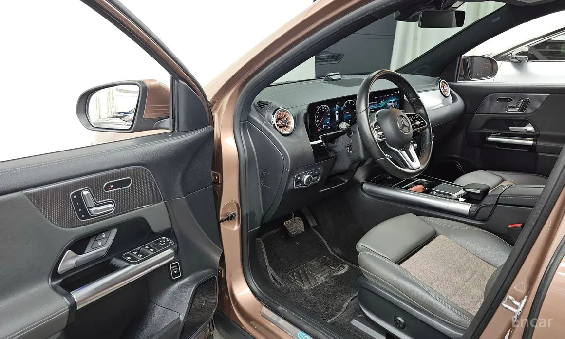 Фото 10 - Mercedes-Benz EQA