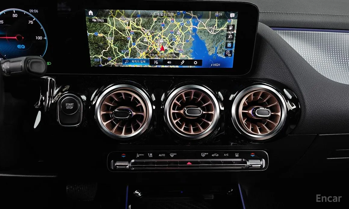 Фото 14 - Mercedes-Benz EQA